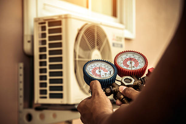 Professional Ac Installation technician working in Hubbard, OH